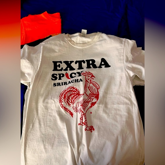 Lot of 5 tshirts for $10  size small - Picture 6 of 6